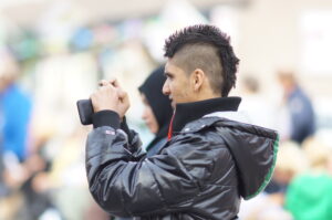 man aan het fotograferen